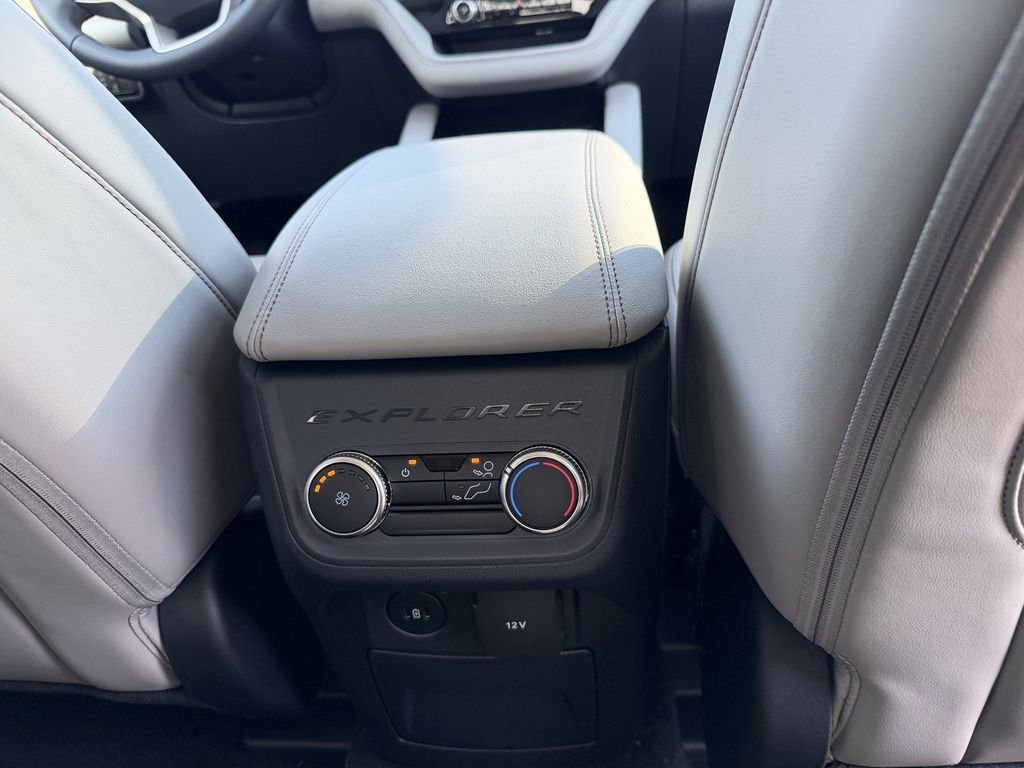 New 2026 Star White Metallic Tri-Coat Ford Active image 15