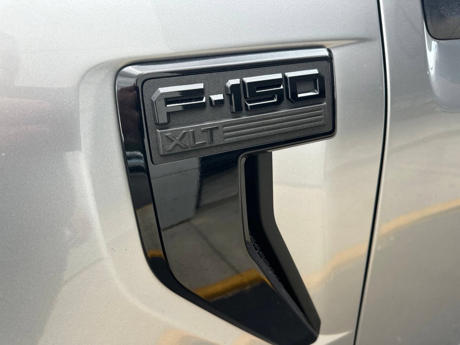 Used 2024 Silver Metallic Ford XLT image 11