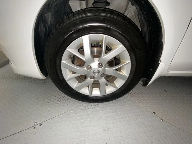 Used 2017 White Nissan 1.6 SV image 10