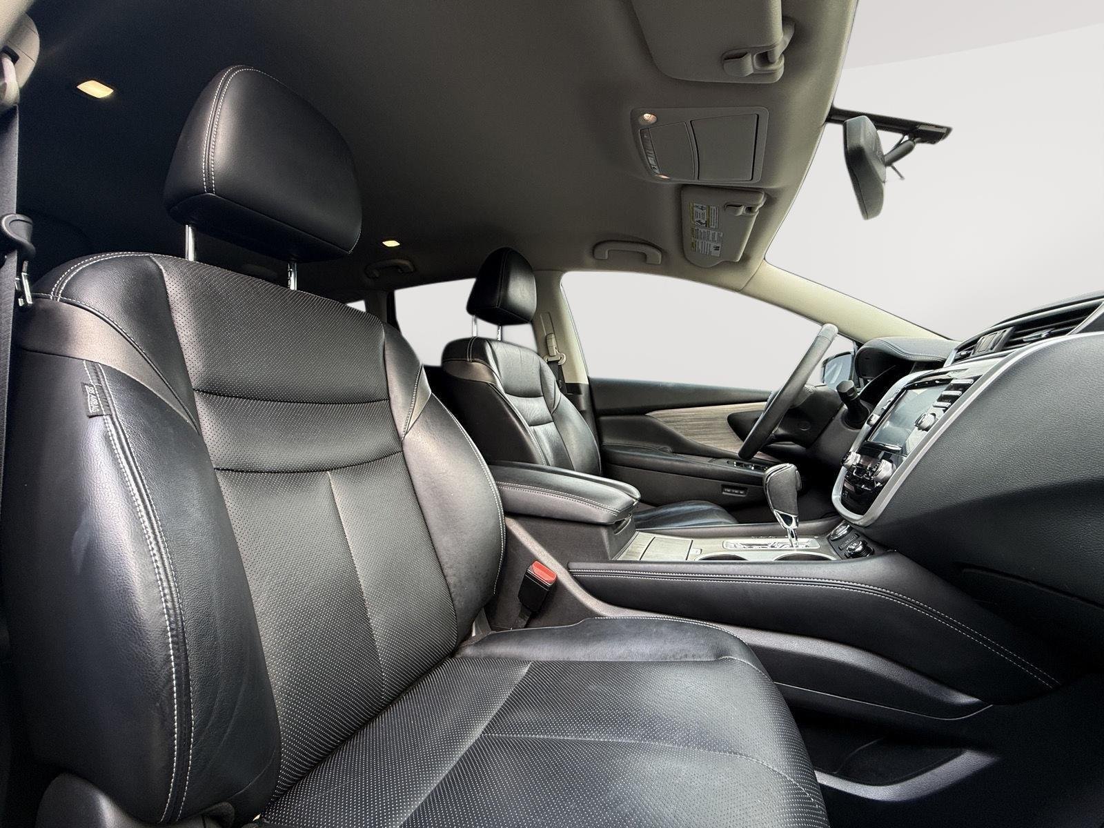 Used 2016 Pearl White Nissan SL image 23