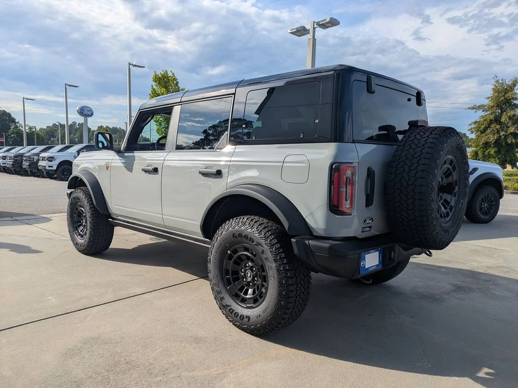 New 2026 Avalanche Gray Ford Badlands image 6