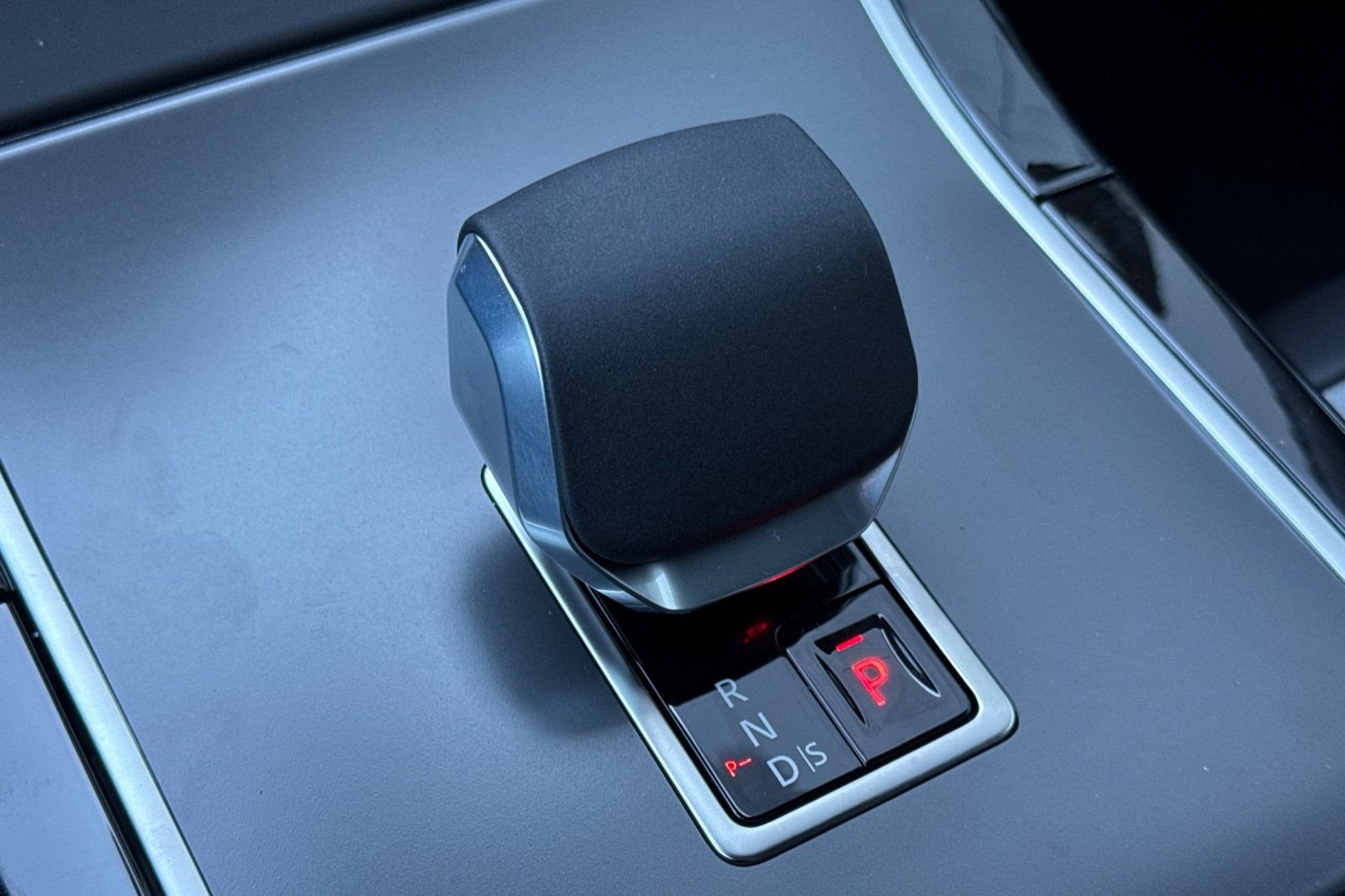New 2026 Santorini Black Land Rover S image 25