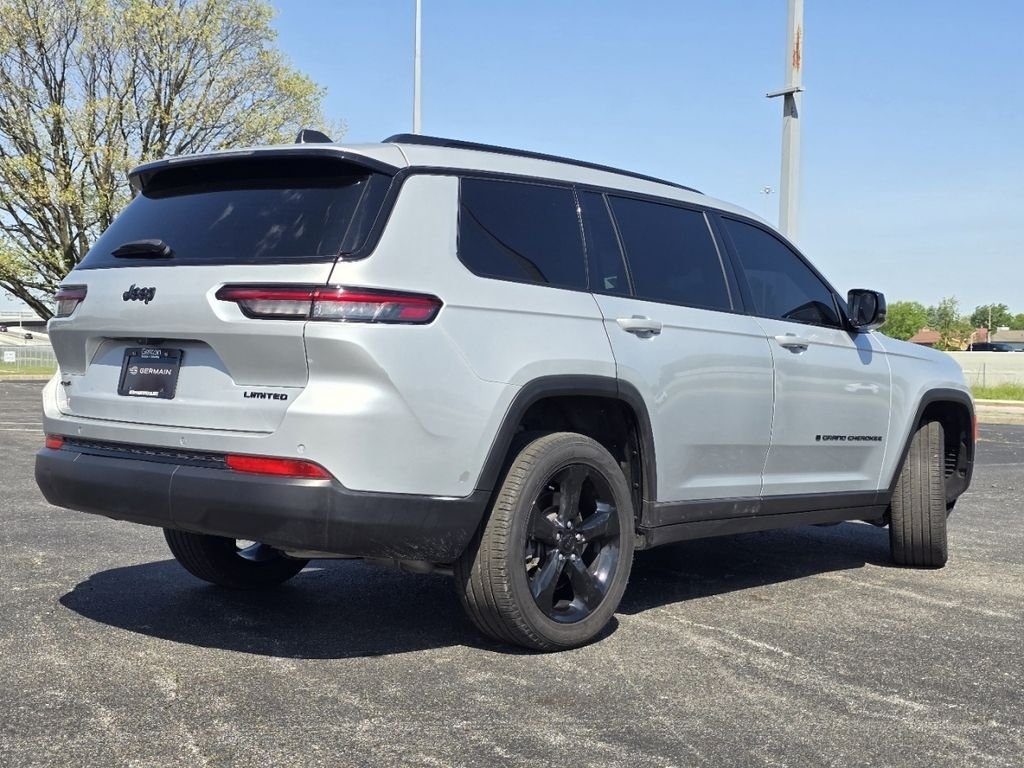 Used 2024 Silver Jeep Limited image 17