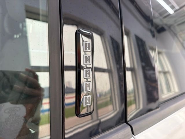 Used 2023 White Ford XLT image 3