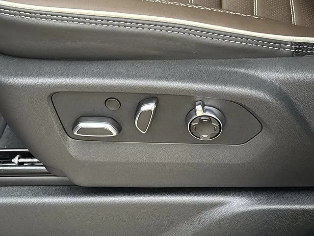 2027 GMC Yukon Denali Ultimate - Photo 24