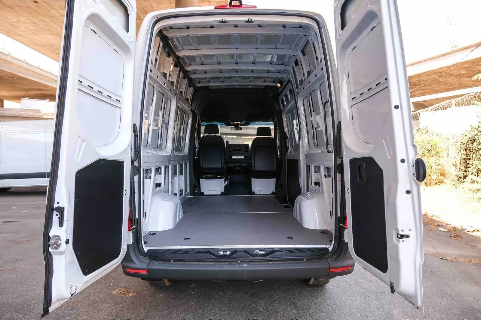 New 2025 Arctic+White Mercedes-Benz Cargo 144WB High Roof RWD 2.0L I4 Diesel Turbo SO image 3
