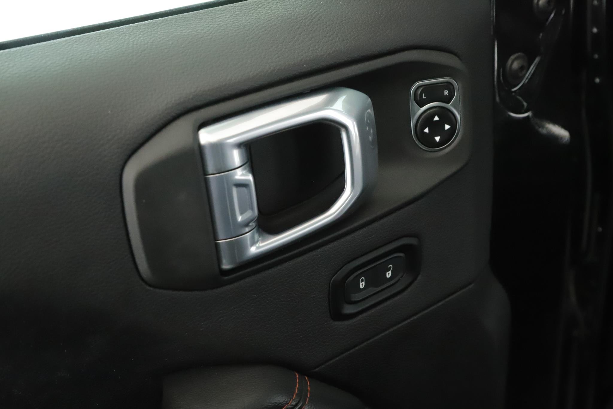 Used 2023 Black Clearcoat Jeep Mojave 4x4 image 6