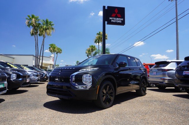 New 2026 Black Diamond Mitsubishi SE image 1