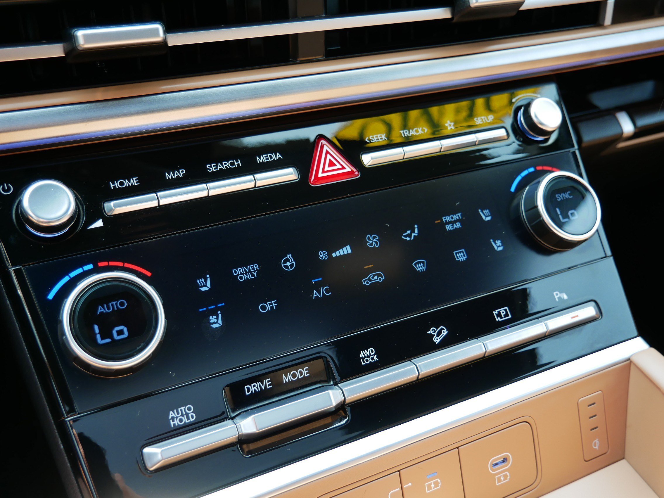 2026 Hyundai Santa Fe Limited - Photo 23