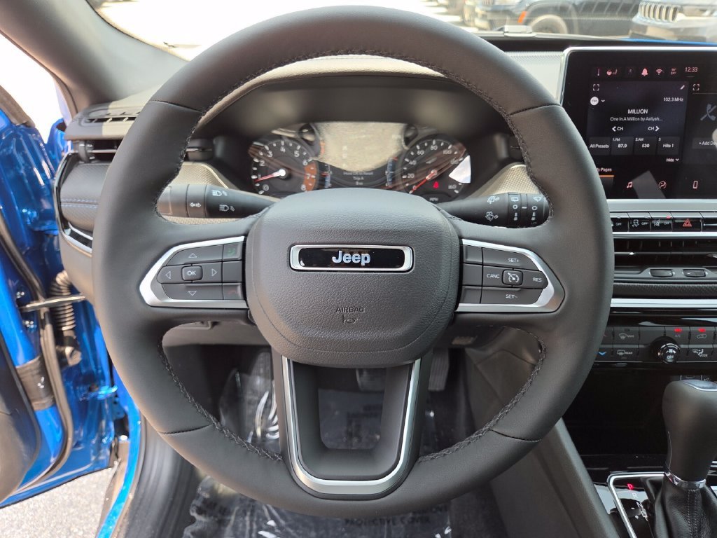 New 2026 Hydro Blue Pearl-Coat Exterior Paint Jeep Latitude Altitude image 31