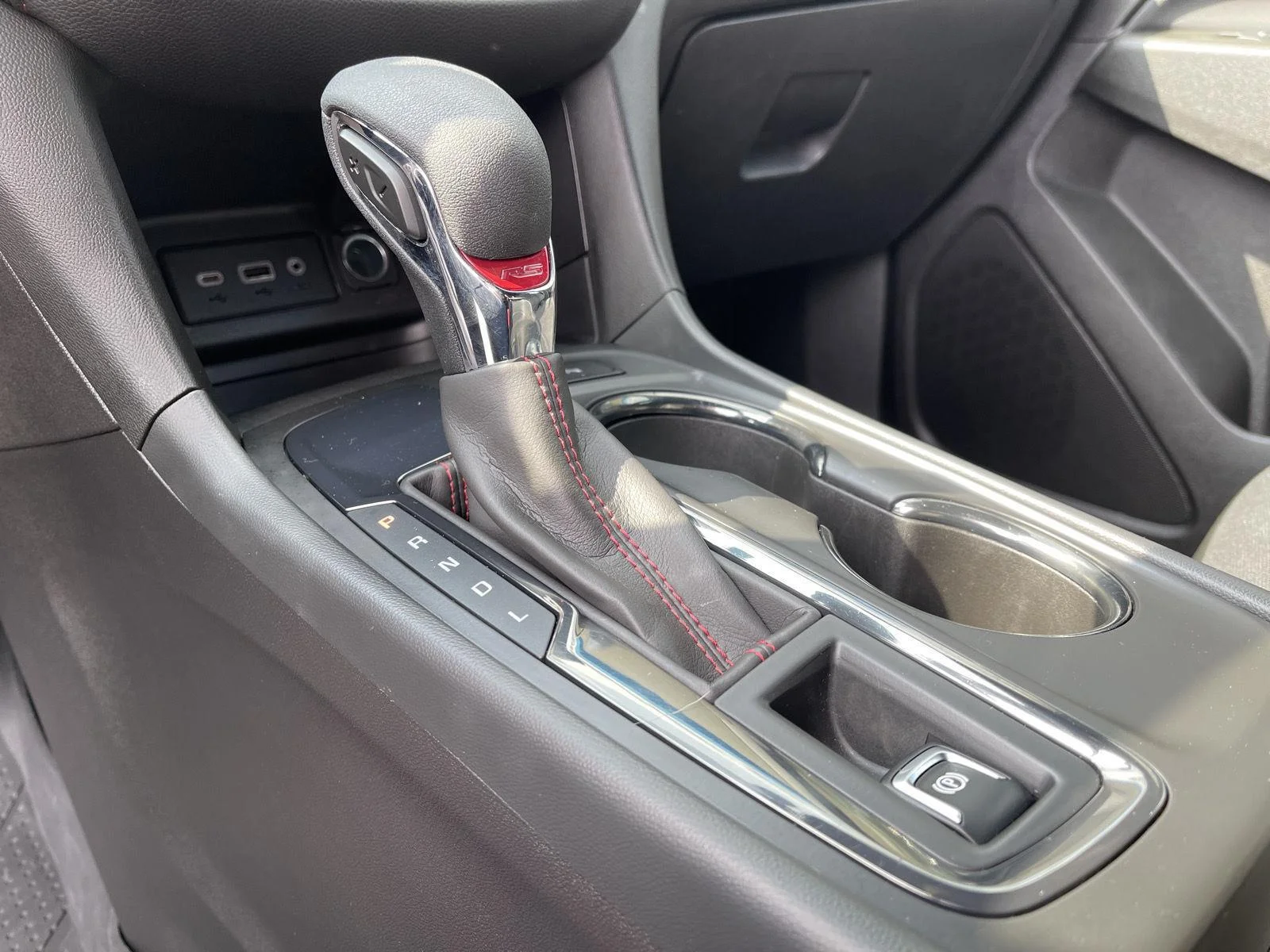 Used 2024 Summit White Chevrolet RS image 29