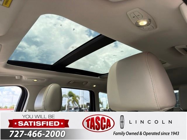 Used 2014 White Ford Titanium image 29