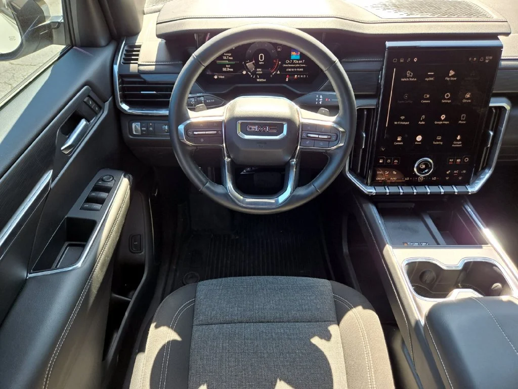 Used 2025 White GMC Elevation image 15
