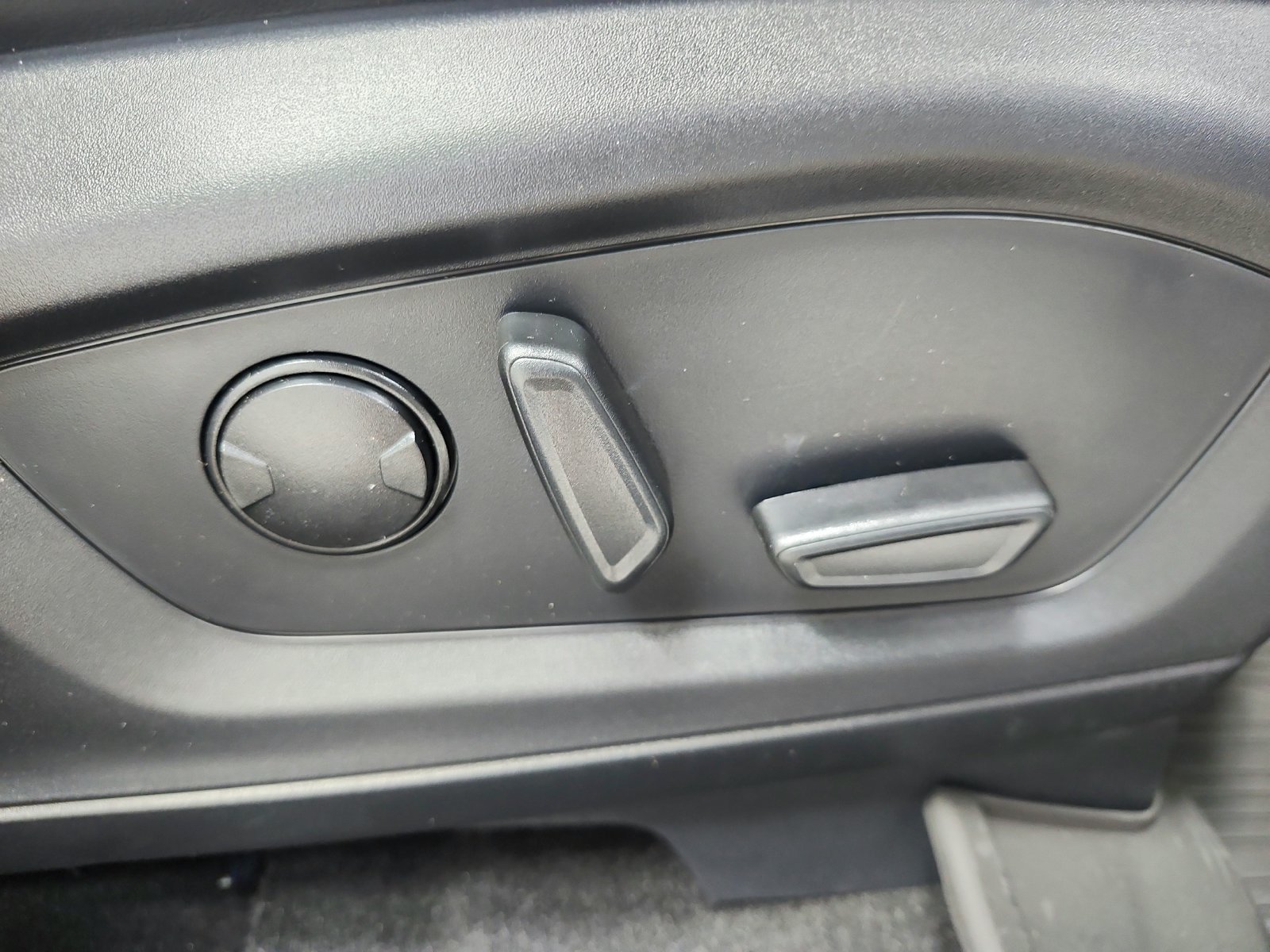 New 2026 Space White Metallic Ford Tremor® image 40