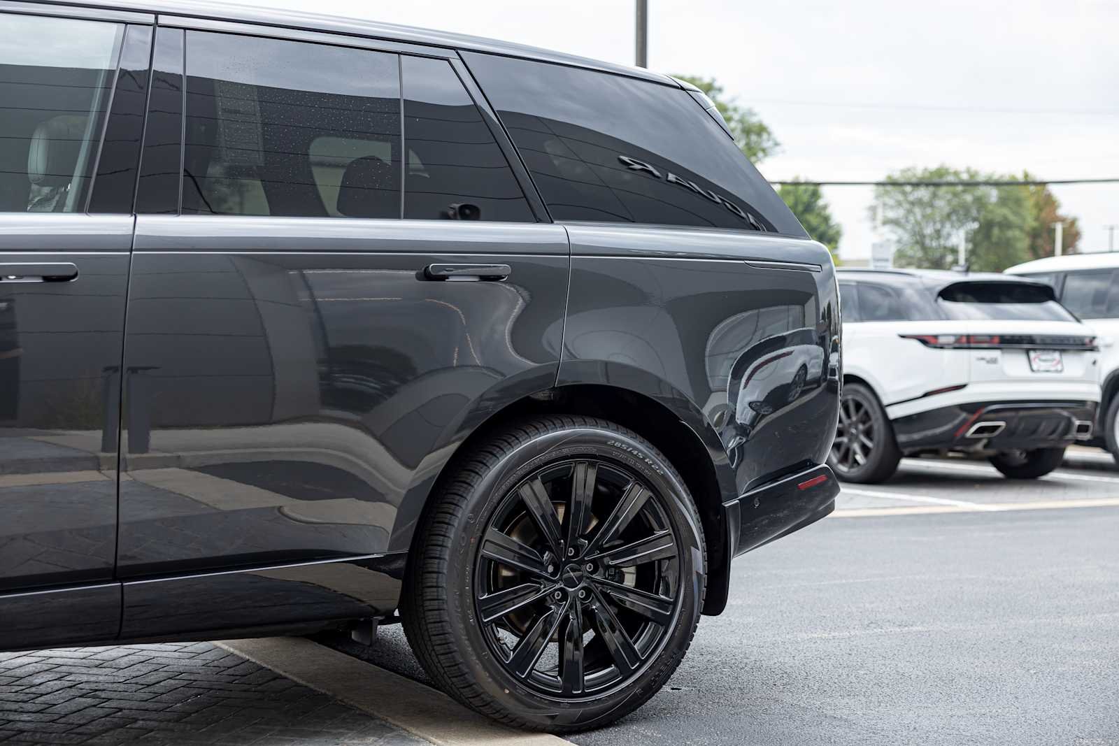 New 2026 Carpathian Grey Land Rover SE image 42