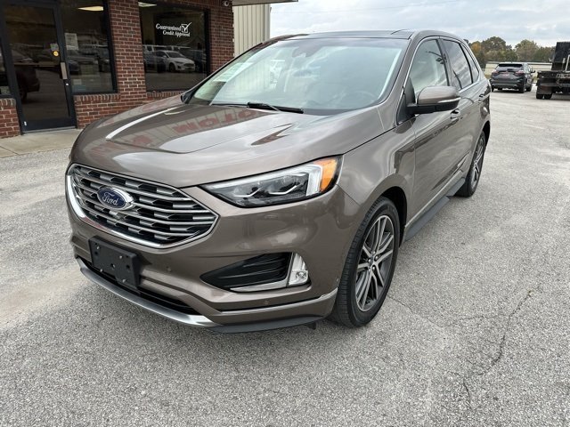 2019 Ford Edge Titanium photo 2