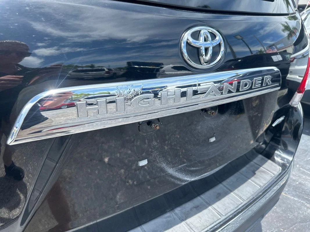 Used 2011  Toyota Base V6 image 23