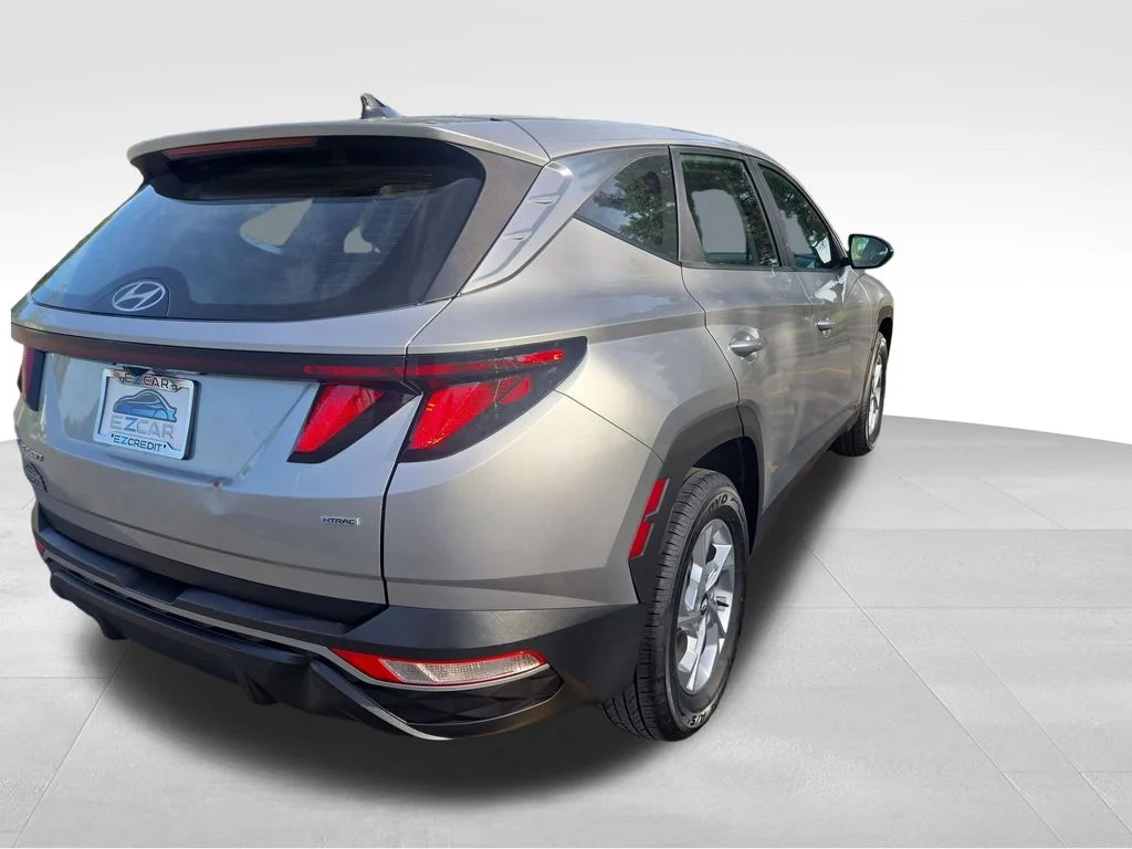 Used 2022 Shimmering Silver Hyundai SE image 11