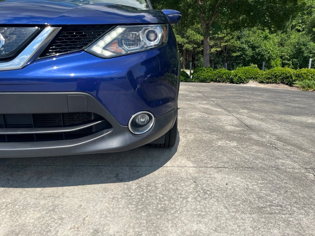 Used 2019 Blue Nissan SL image 12