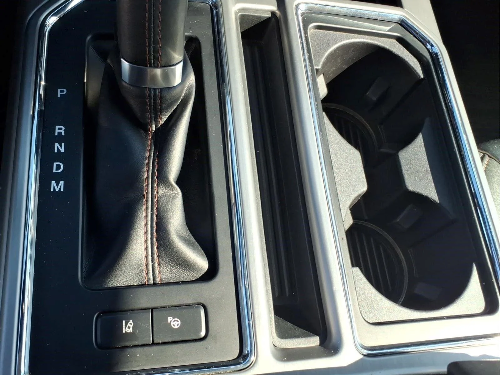 Used 2019 Magnetic Ford Platinum image 25