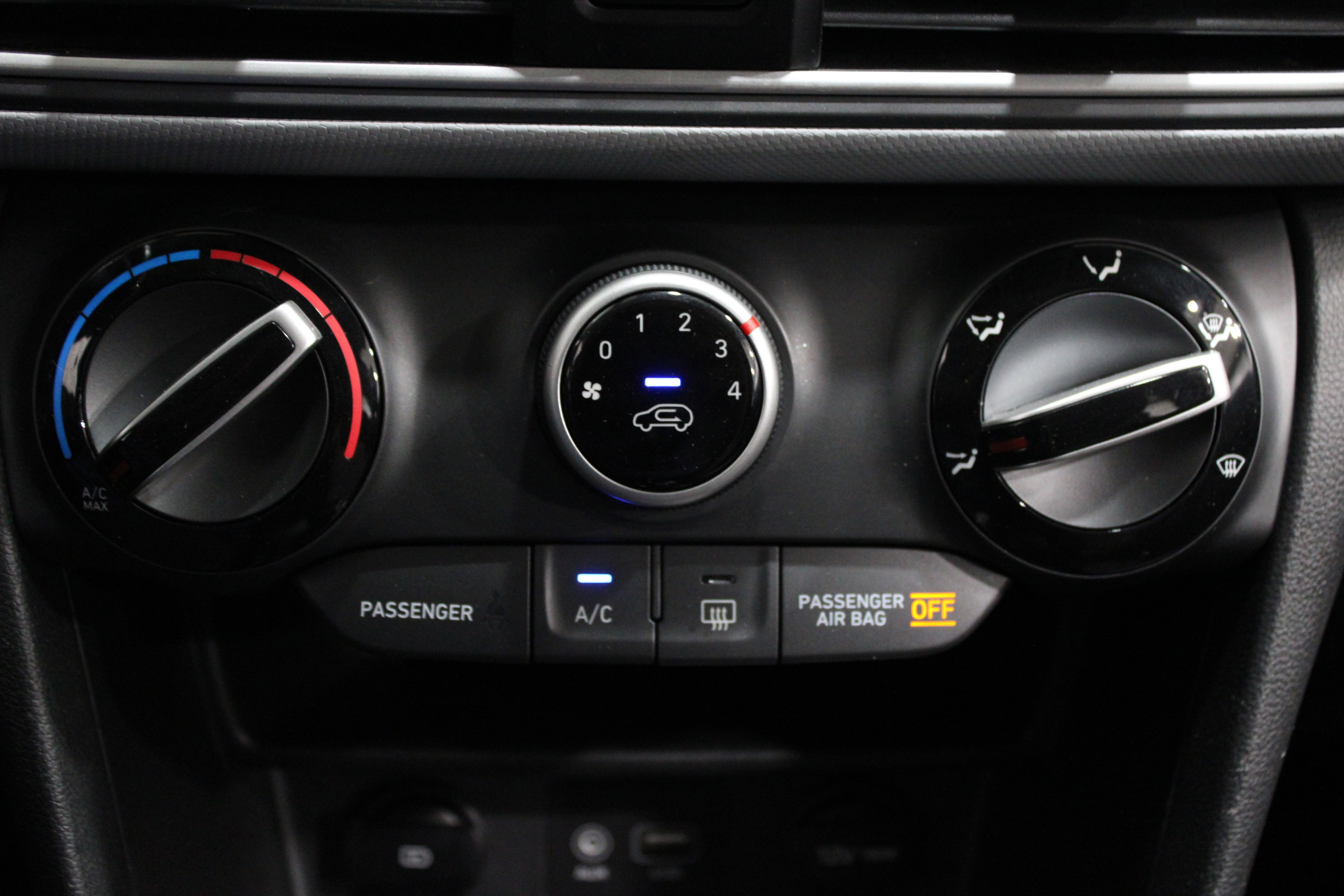 Used 2021 Ultra Black Hyundai SEL image 15