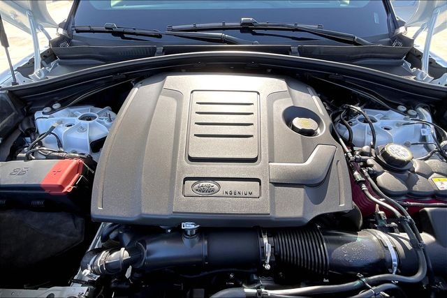 Certified Used 2026 White Land Rover Dynamic SE image 12