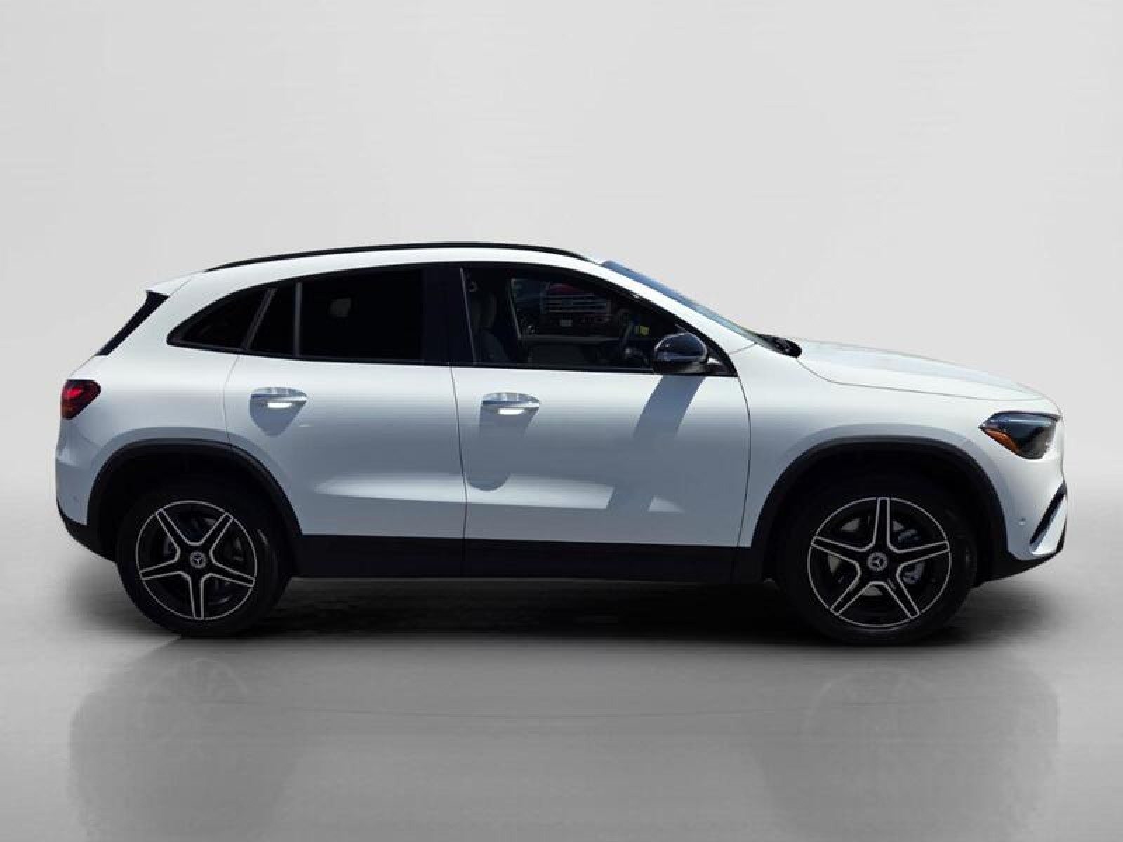 New 2026 Polar White Mercedes-Benz GLA 250 SUV image 6