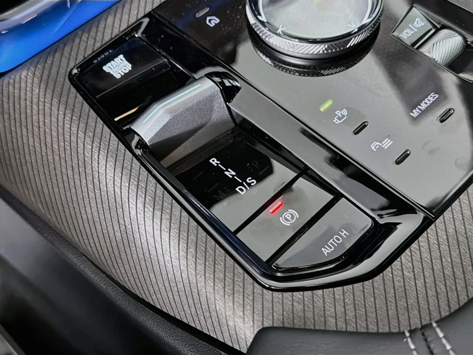 New 2026 Dune Grey Metallic BMW M50 xDrive image 16