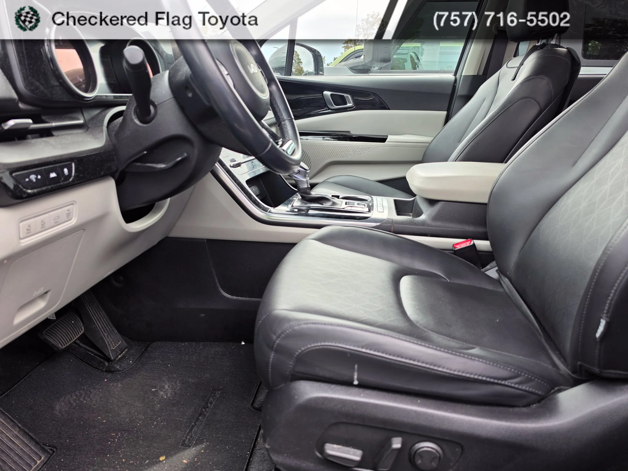 Used 2022 Ceramic Silver Kia EX image 8