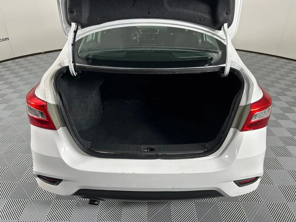 Used 2017 White Nissan SR image 18