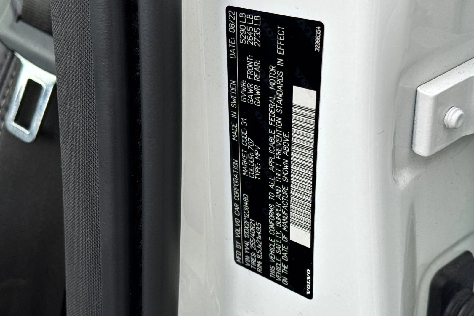 Used 2023 White Volvo B5 Ultimate Dark Theme image 35