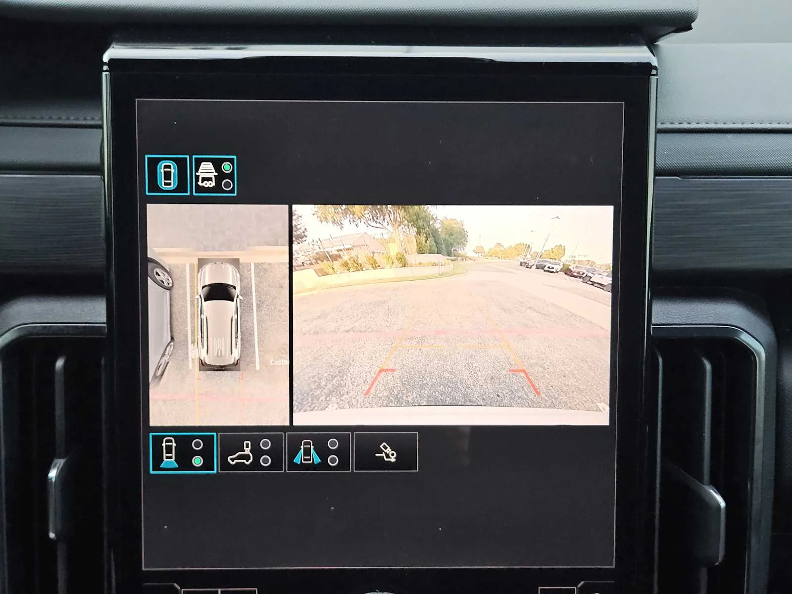 Used 2025 Summit White GMC AWD AT4 image 12