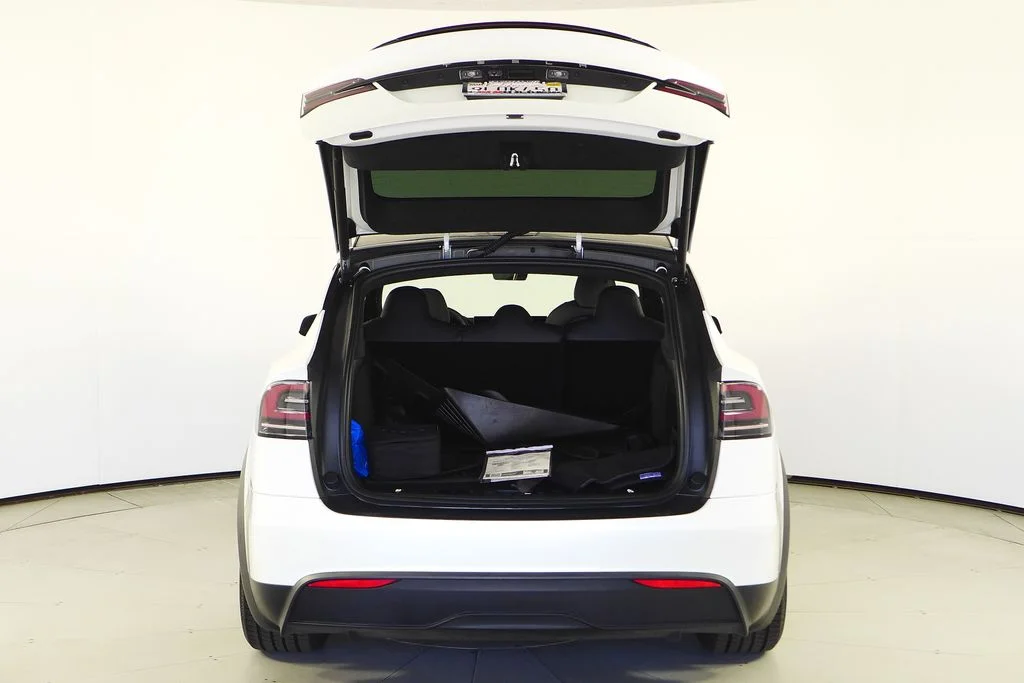 Used 2024  Tesla Base image 10