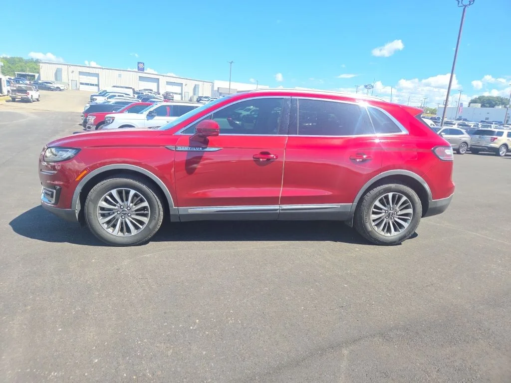 Used 2019 Red Lincoln Select image 5