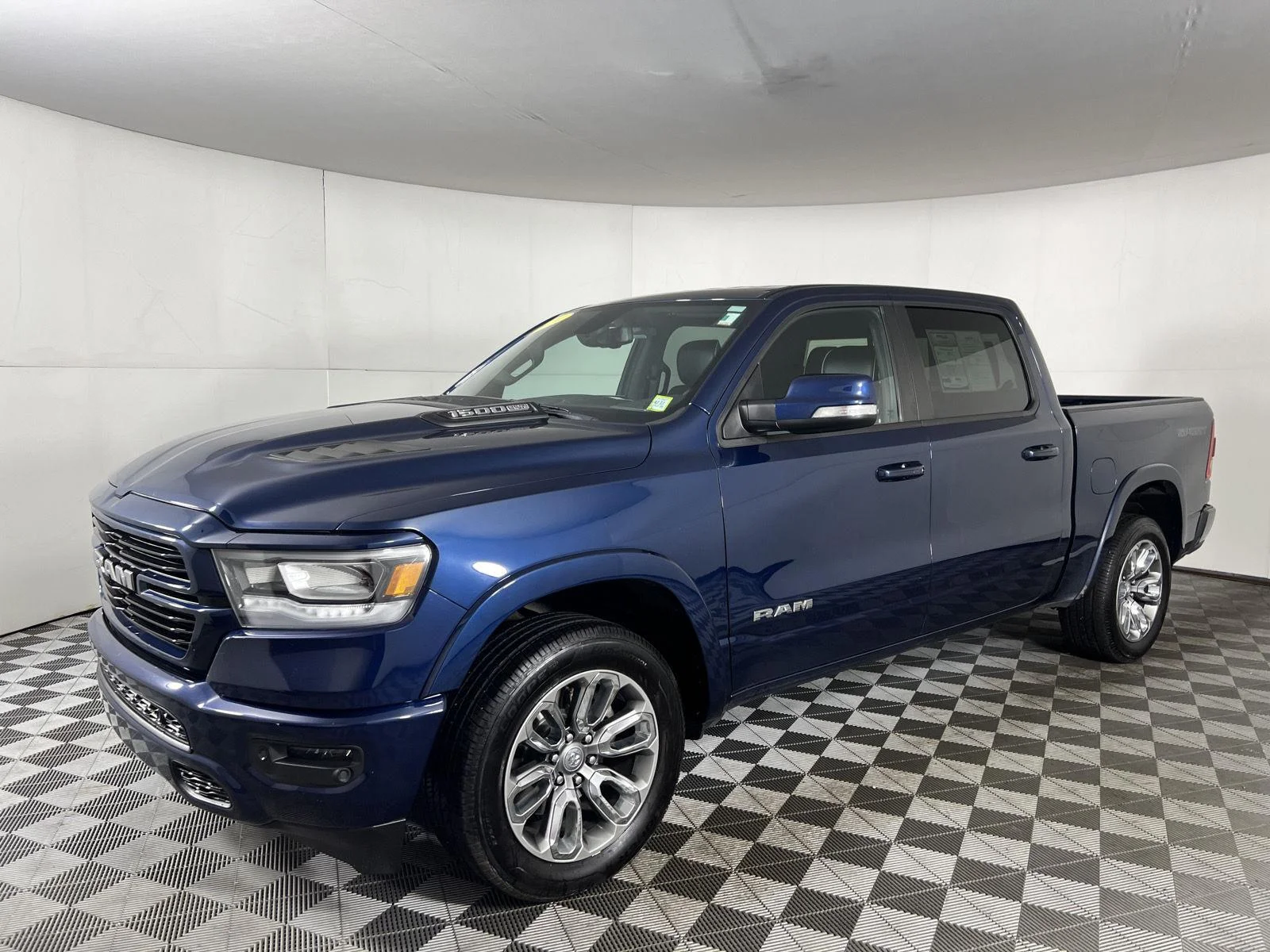 Used 2020 Patriot Blue Pearlcoat Ram Laramie image 5