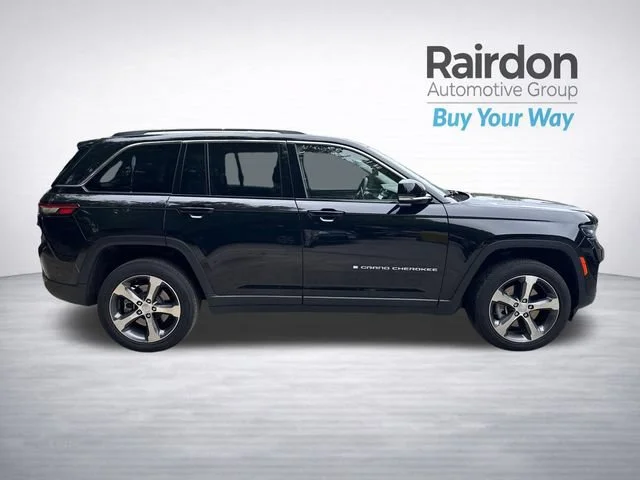 Used 2023 Diamond Black Crystal Pearlcoat Jeep 4xe image 8