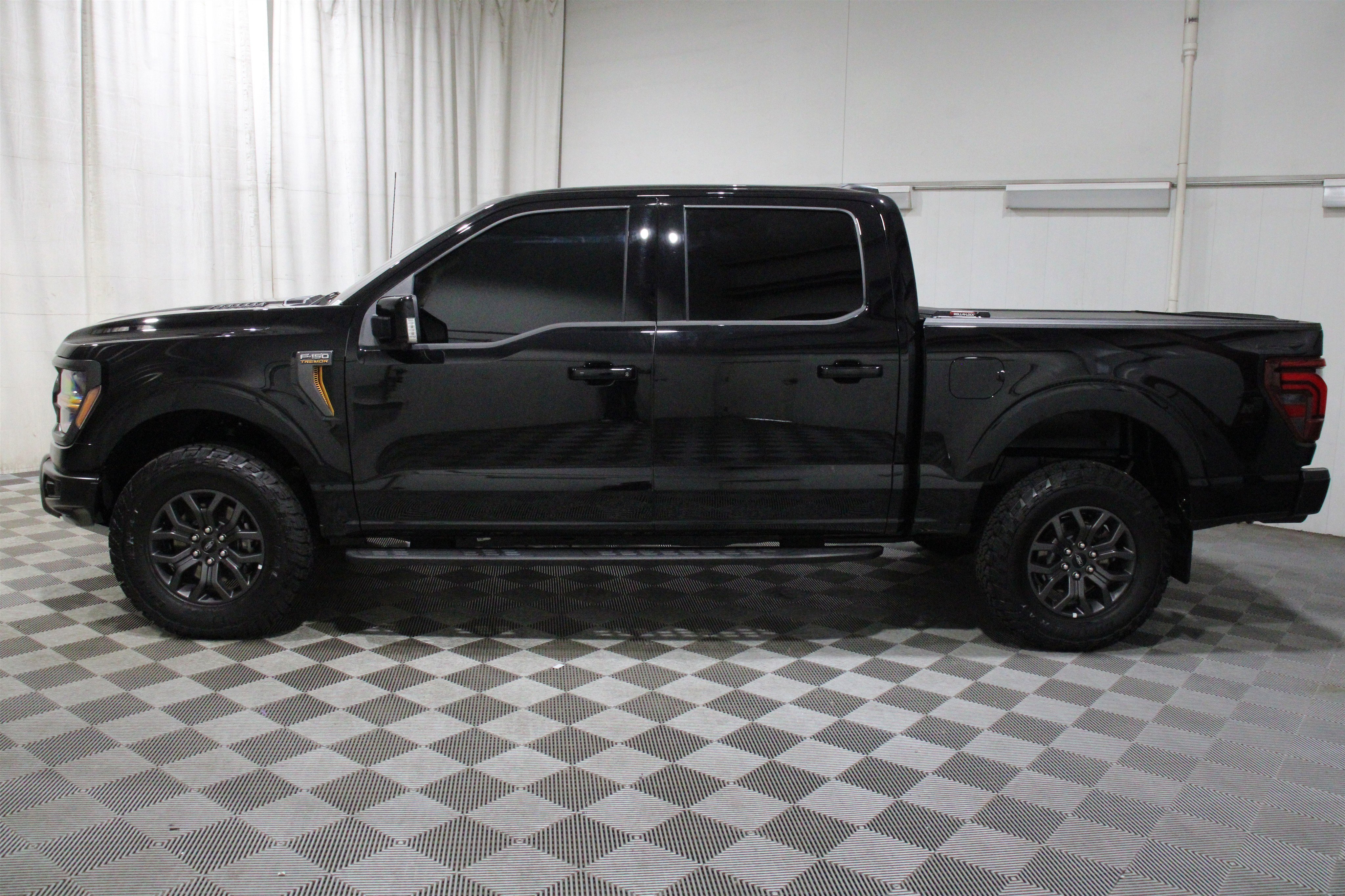 Used 2025 Agate Black Metallic Ford Tremor image 39