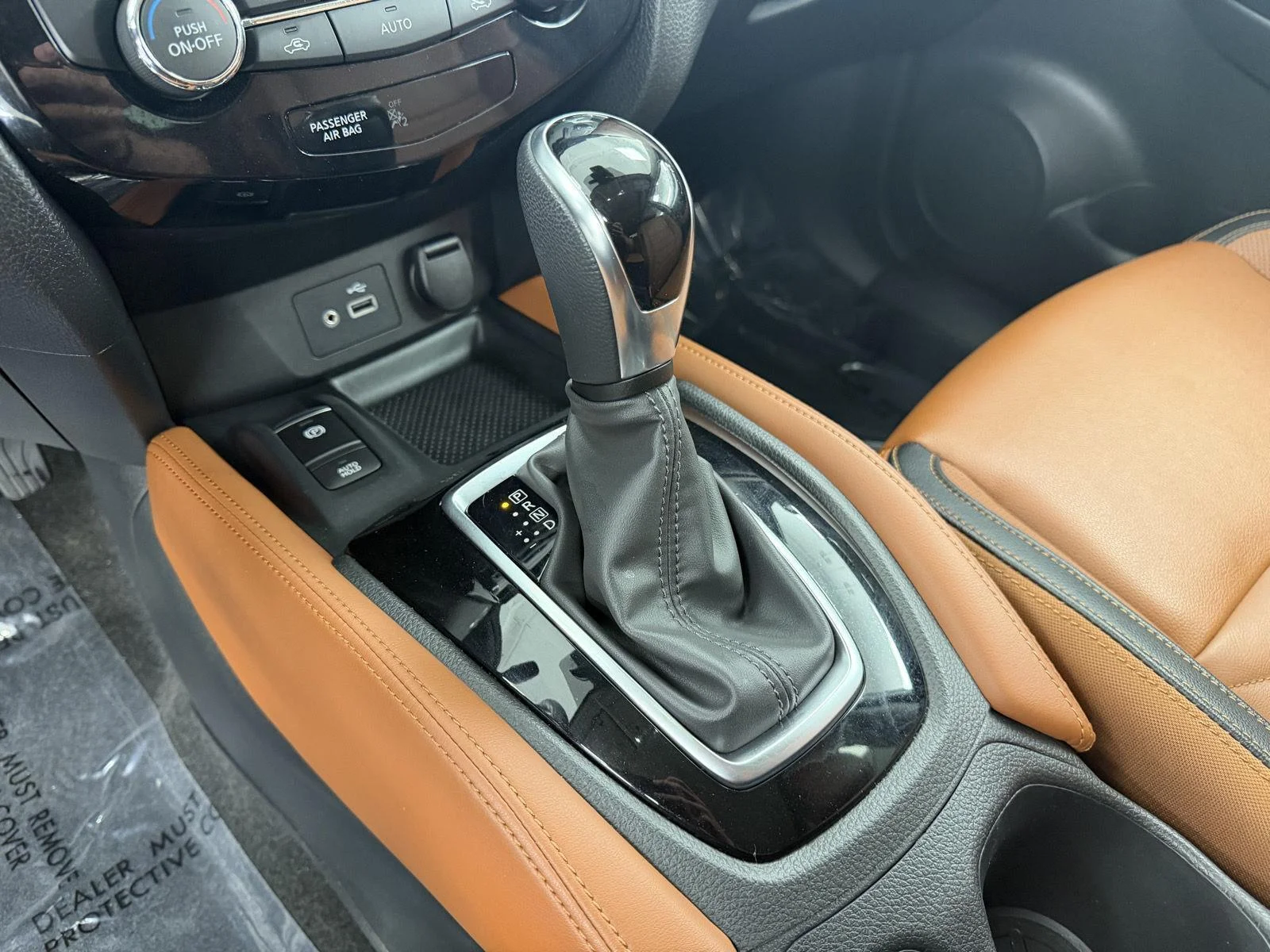Used 2019 Pearl White Tricoat Nissan SL image 16