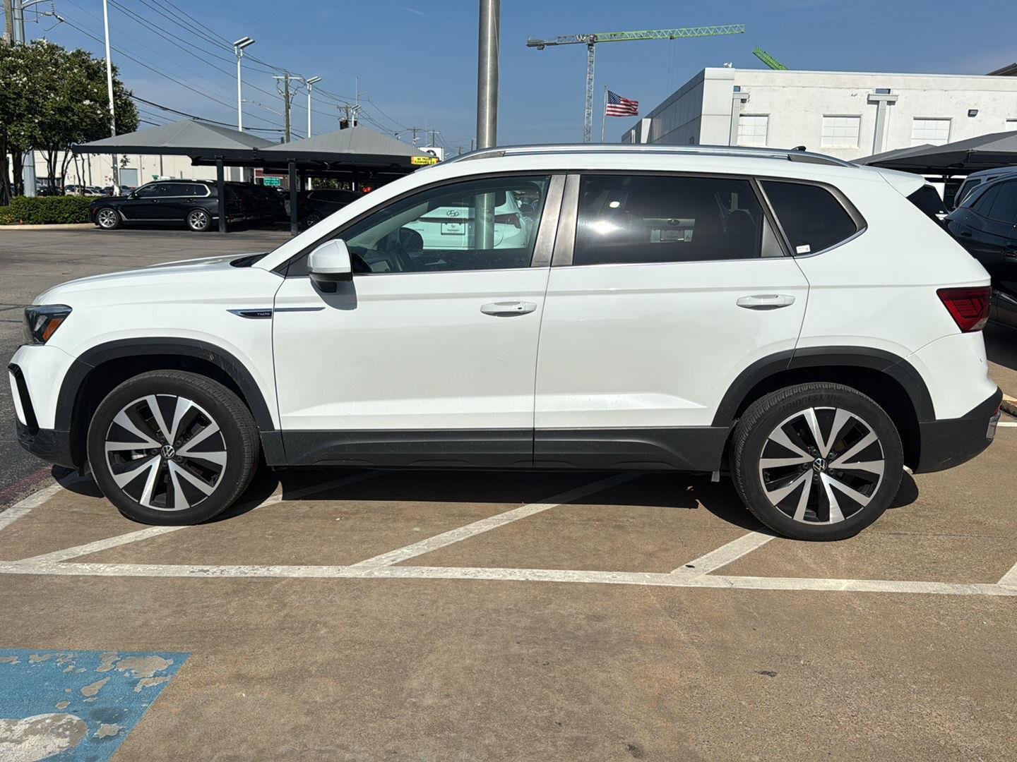 Used 2023 Pure White Volkswagen SE image 8