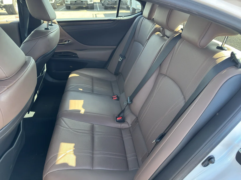 Used 2023 Eminent White Pearl Lexus Luxury image 9