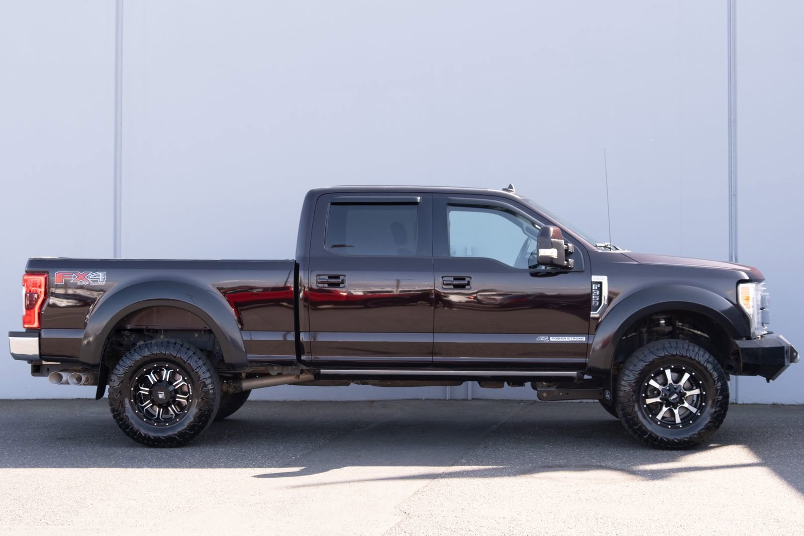 Used 2019  Ford Lariat image 26