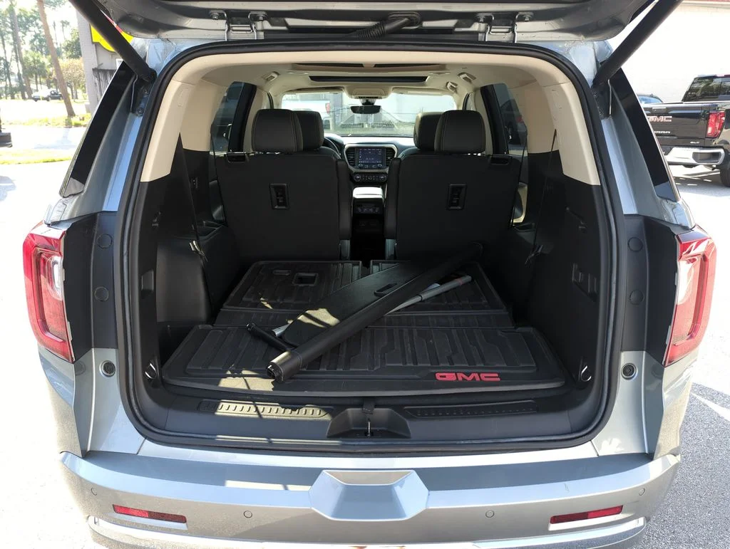 Used 2023 Silver GMC Denali image 30