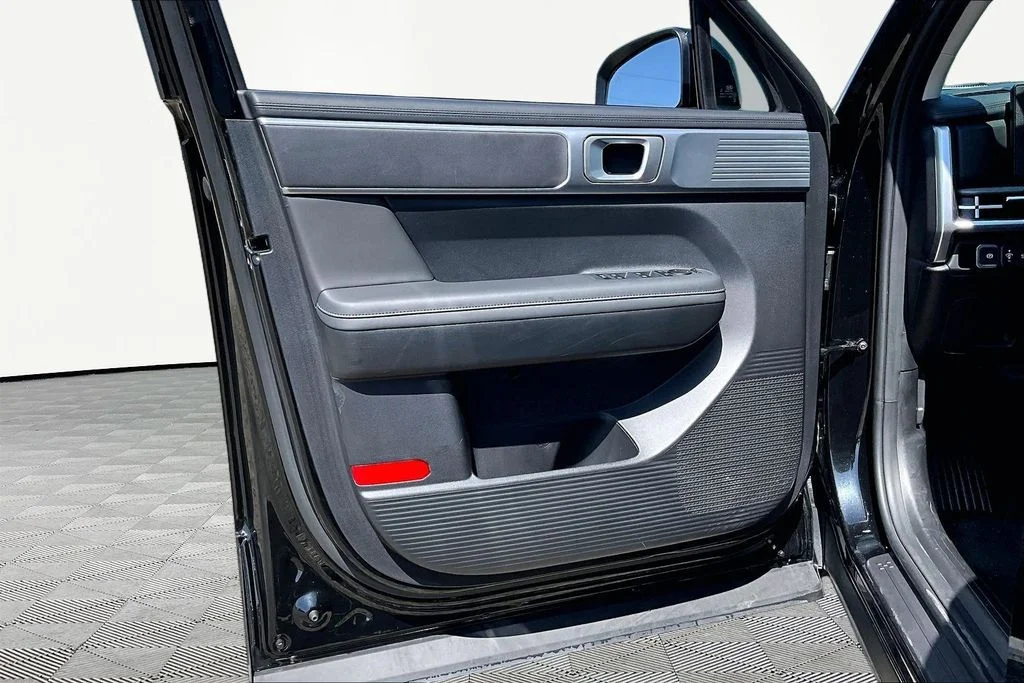 Used 2026 Phantom Black Hyundai SEL image 23