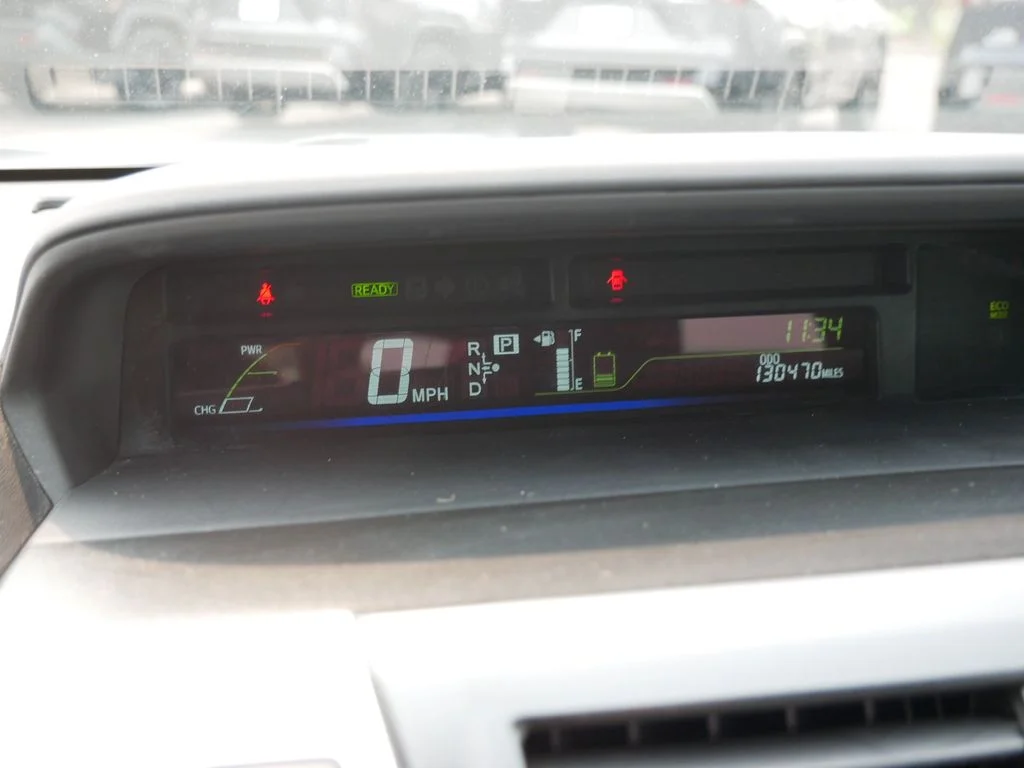 Used 2014 Silver Toyota Three image 22
