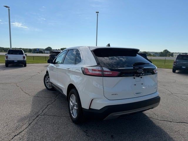 Used 2022 Star White Metallic Tri-Coat Ford SEL image 10