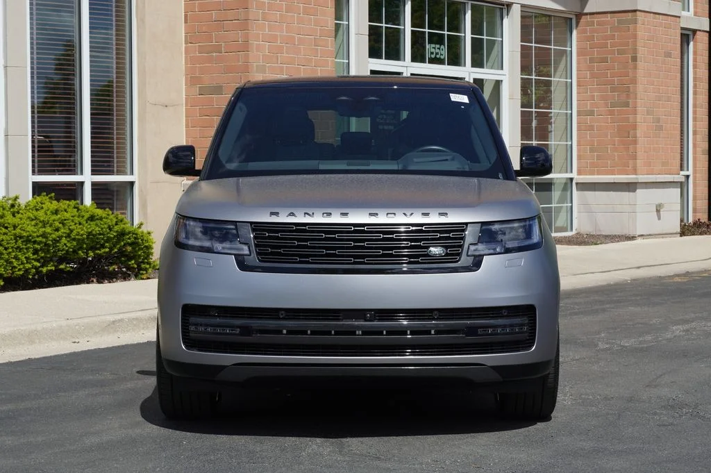 New 2026 Flux Silver Satin Land Rover SE image 4