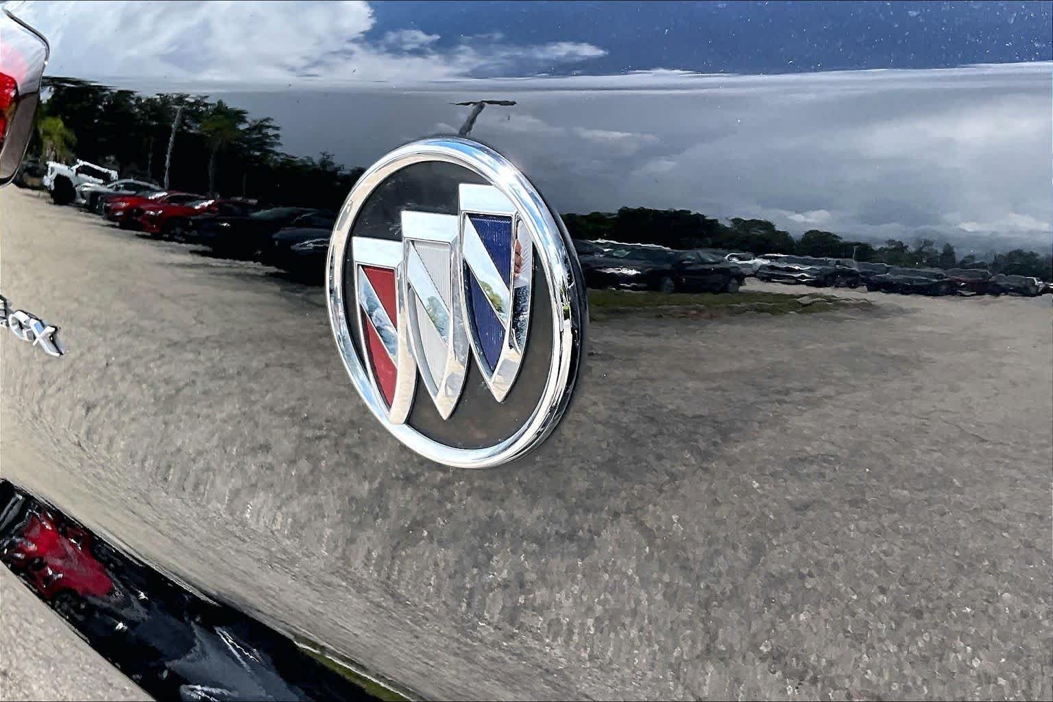 Used 2023 Ebony Twilight Metallic Buick Select image 30