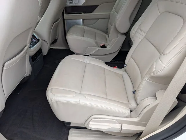 Used 2020 White Lincoln Reserve image 31