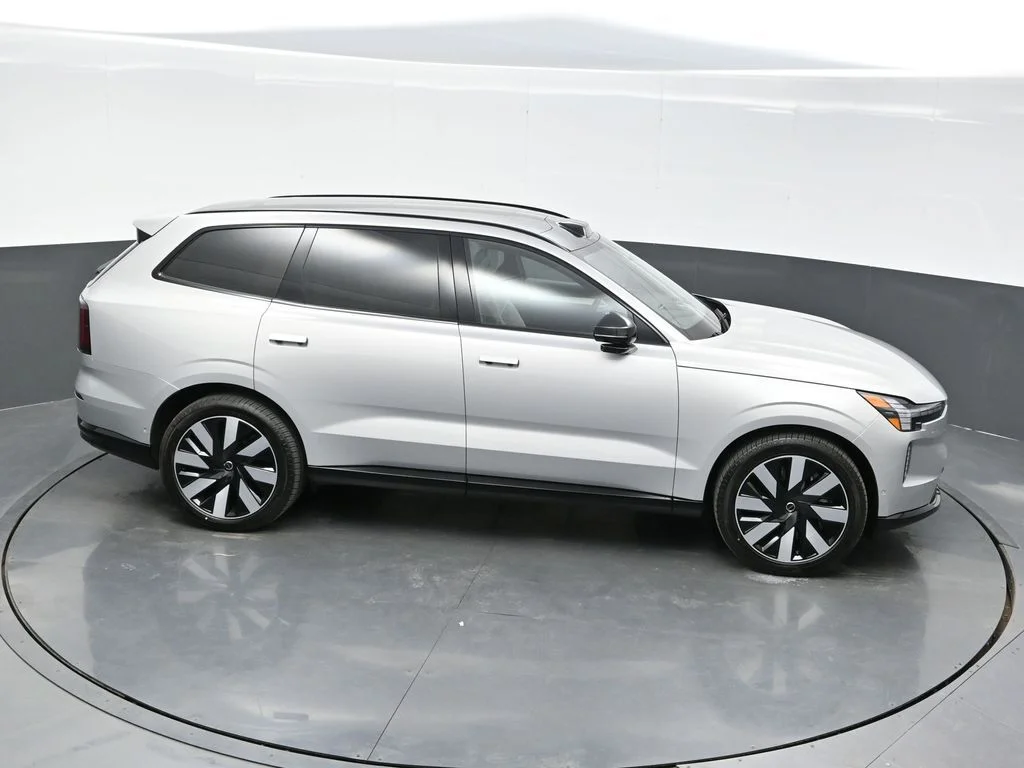 2025 Volvo EX90 Ultra - Photo 35