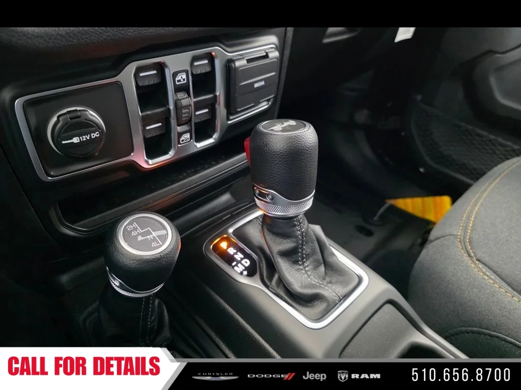 New 2025 Black Clear-Coat Exterior Paint Jeep Sport S image 21